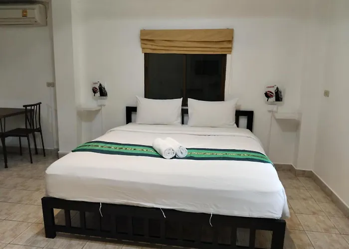 Phratamnak Inn - 100 Meter From Beach