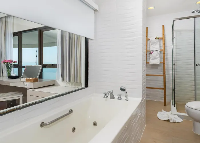 Jomtien Palm Beach Hotel&Resort